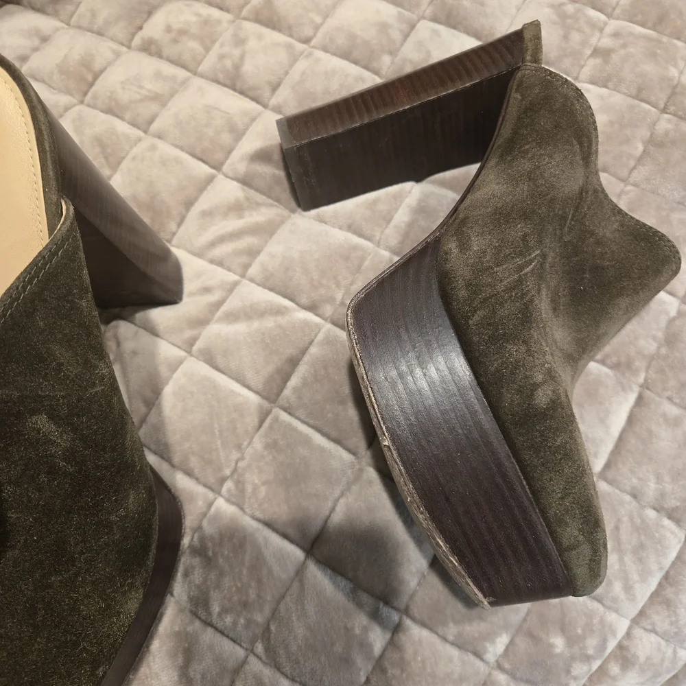 Veronica Beard Women's Dark Green Khaki Suede Mules - Picture 2 of 3